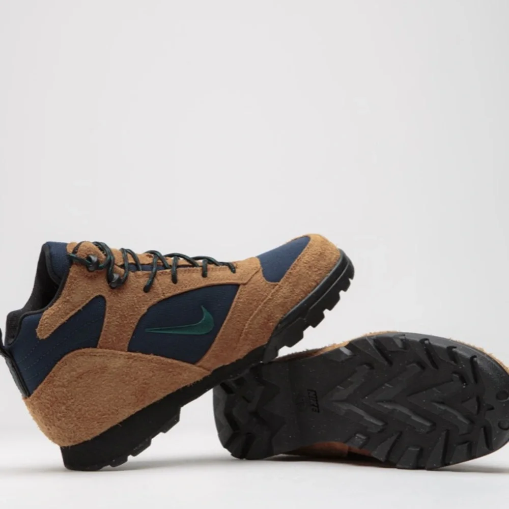 Nike ACG Torre Mid Waterproof Shoes in Burnt Sienna, Dark Atomic Teal Size 8